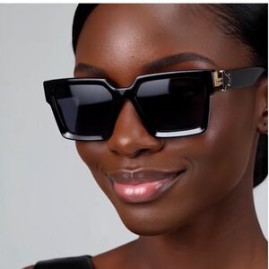 Square Sunglasses Black Frame‎ Gold Accent Designer Style Fashion Shades Luxury